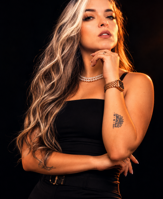 Juliana Flores Profesora - Salsa Bachata Reteats